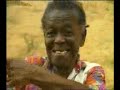 info: pizzifilm@hotmail.com-Amazzonia. In ecuador Pedro Indacojea, missionario comboniano, ci porta nel meraviglioso mondo dei popoli del fiume Onzole, ai confini della Colombia. Un avventuroso viaggio