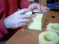 comprar un bloque de espuma en tiendas de tapiceria, y a continuacion recortarla a medida con un cutter bien afilado