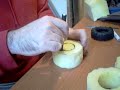comprar un bloque de espuma en tiendas de tapiceria, y a continuacion recortarla a medida con un cutter bien afilado