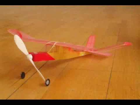 praire - Praire Bird es un aviòn estructurado, diseñado para motor de liga; En competencia, tiene que despegar del piso y encontrarse rapidamente inmerso en alguna te...