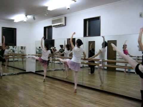 ６．J'sダンススタジオ　クラシックバレエクラス１
