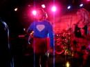 Super Woman dan�ando