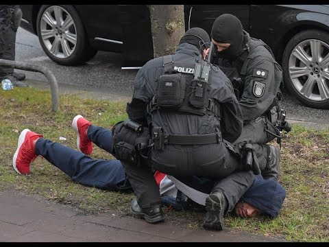 Spektakulre Razzia in Hamburg: Hier nimmt die Polizei 187 Strassenbande-Rapper Maxwell fest