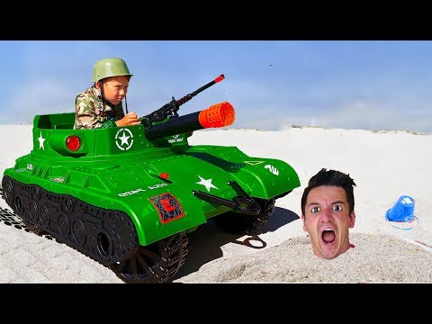 Сеня и Сонный Папа играют с Трактором и Танком