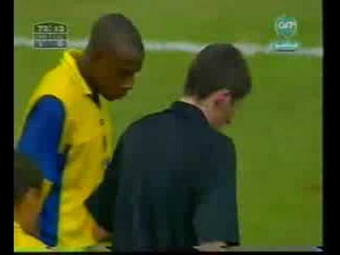 وفاة لاعب كاميرونى فى الملعب