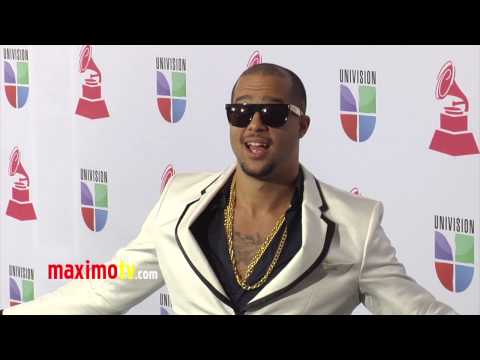 Sky Blu XIII Latin Grammy Awards Alfombra Verde ARRIVALS