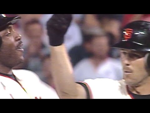 Video: CIN@SF: Kent's walk-off single vs. the Reds