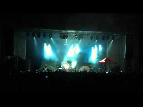 ro - As seen on www.boio.ro World Premiere - First rendition of Super Collider performed before the album was released. See more songs from the same concert - htt...