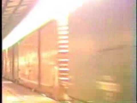 三宮駅を通過する国鉄の貨物列車 JNR freight train