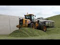 Maishäckseln für eine Biogasanlage des Energieversorgers Eon mit vielen verschiedenen Maschinen. ========================================================= Maize Harvest for a biogas plant in Germany. Music: Zero Project - Gothic