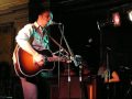 Willy Mason sings