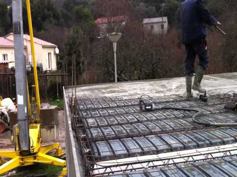 beton - COULAGE DE LA DALLE DU PREMIER ETAGE.
