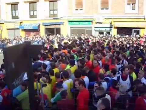 Miles de personas participaron en una maratón navideña en España