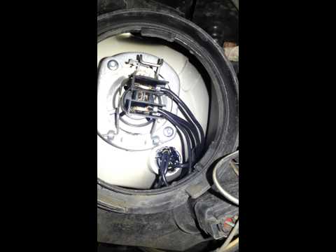 how to change a headlight bulb on a renault clio