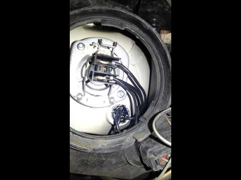 how to change a headlight bulb on a renault megane