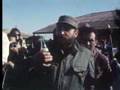 Fidel Castro boit du Coca-Cola/Fidel Castro drinks Coca-Cola