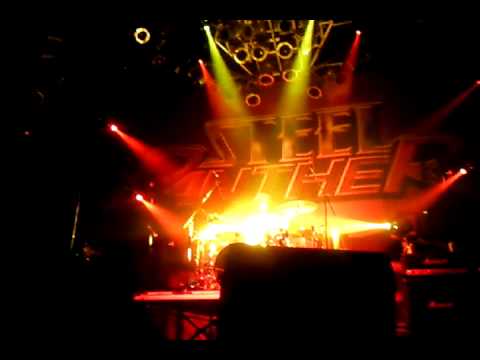 Best Guitar Solo ever (Satchel/Russ Parrish Steel Panther)