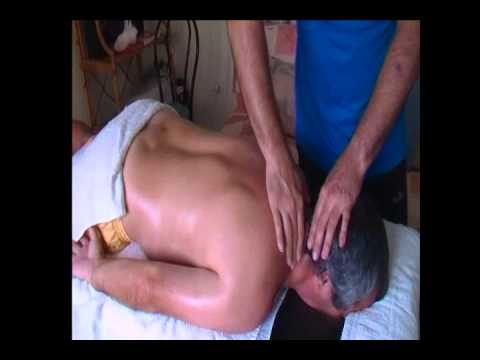 masaje descontracturante - masaje sobre tejidos profundos .