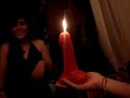 Flor soplando la vela