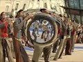 spectacle de rue cr�� en 2004, diabladas corps soufflant emm�ne le public � la d�couverte des musiques traditionnelles de la cordill�re des andes. la fanfare latino roots la belle image, chor�graphie le mouvement des douze musiciens danseurs la composant pour offrir un ballet sonore et visuel.