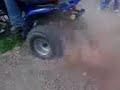 picando caucho con la moto de catire