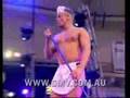 Hilarious-Posing-Rou