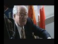 lors de sa conf�rence de presse (14/11/2009) pour le lancement de la campagne des �lections r�gionales 2010 � marseille, jean-marie le pen a pr�sent� � la presse un tee-shirt achet� dans la cit� phoc�enne sur lequel est repr�sent� une carte de la france recouverte du drapeau alg�rien...