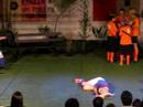 jogando no quintal   improviso com objeto   azul: cena 01