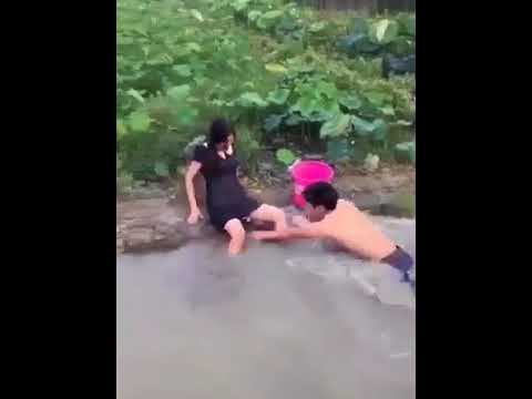 Đi bắt lươn kiểu này thì sợ rồi :v
