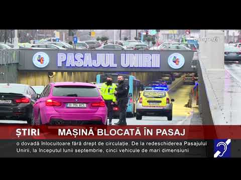 Mașină blocată în pasaj