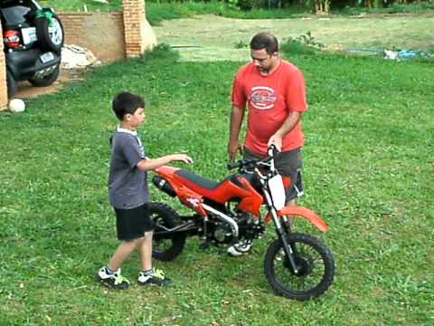 kroseri - MEU FILHÃO APRENDENDO A ANDAR DE MOTO NESSE DIA,PEGUEM LEVE NOS COEMNTARIOS...