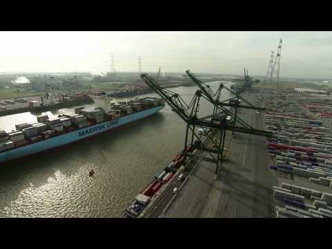port - On Saturday the 19th of October the Maersk Triple-E Class vessel Mary Maersk arrived at the Deurganckdock in the Port of Antwerp.