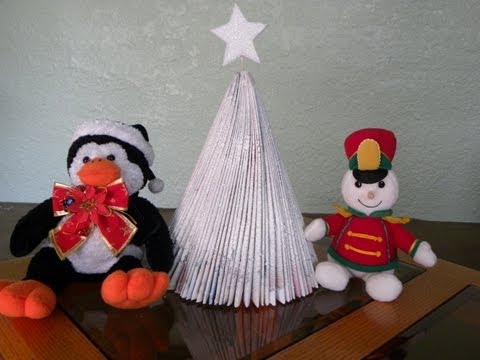 ARBOLITO DE NAVIDAD RECICLABLE HECHO CON REVISTAS. - MAGAZINE CHRISTMAS TREE