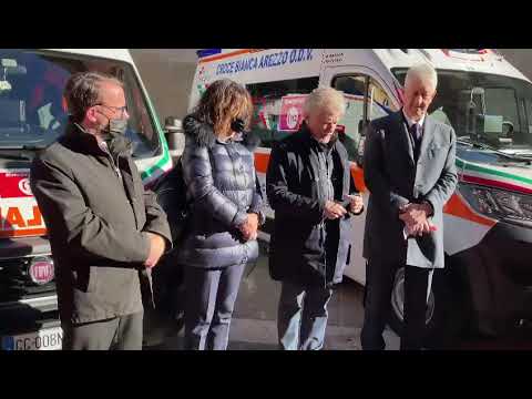Il sindaco Ghinelli alla cerimonia di donazione di nuovi mezzi alla Croce Bianca di Arezzo