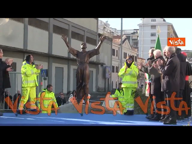 L'inaugurazione della statua di San Francesco d'Assisi al Ponte dell'Industria a Roma
