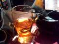 videos de Sparkle the Spider enjoys a pint