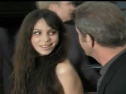Mel Gibson shows off new girlfriend at Wolverine premiere Video