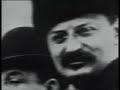 Hélène Chatelain, la directora del documental Néstor Makhno, un campesino de Ucrania , narra los avatares del movimiento libertario makhnovista y recoge los testimonios de historiadores y de familiares de los protagonistas que después de haber sido silenciados durante los años del terror comunista recobran la palabra y recuerdan lo que el poder quiso silenciar.