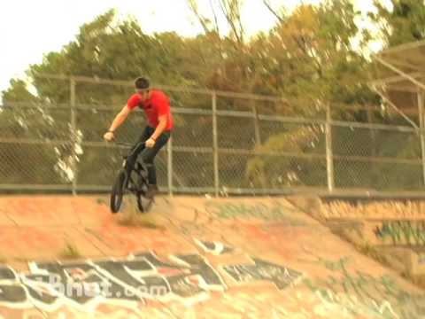 BMX BIKES TRICKS STUNTS CRASHES