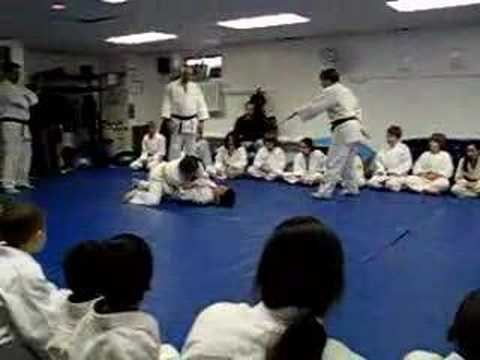 mixed judo girl beats boy