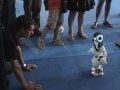 Paseo del robot nao por Campus Party Valencia 2009