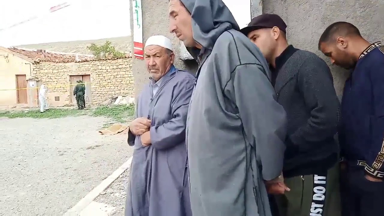 شاهد : أب يقتُل زوجته وثلاثة من أولاده في الجزائر