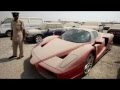 Un Ferrari Enzo abandonado en un lote de Dubai