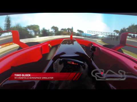 Timo Glock prueba el Cranfield F1 Simulator