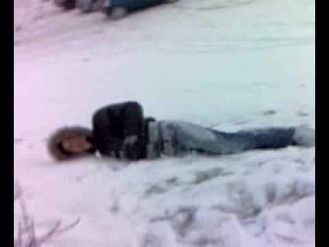 devau se roule dans la neige