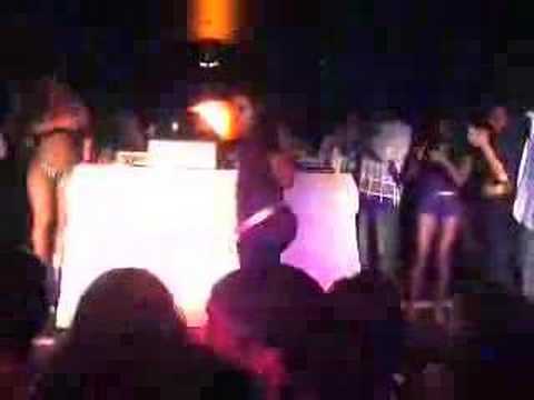 booty shake contest