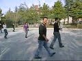 voleybol oynamaya çalışan...