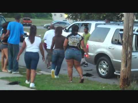 Ghetto Fight -Club Girl's Weave Explodes ((Warning Graphic)) Caught on Tape