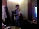 北京某大学男生KTV出现惊人一幕