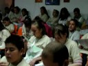 CHEQUEN NADA MAS A LOS PASCUALES BIEN ENTRADOS EN EL CANTO, SI PONEN ATENCION ESCUCHARAN A UNO MUY DESENTONADO Y HASTA VOLTEA A LA CAMARA Y HABER QUIEN LO ESCUCHO JEJE